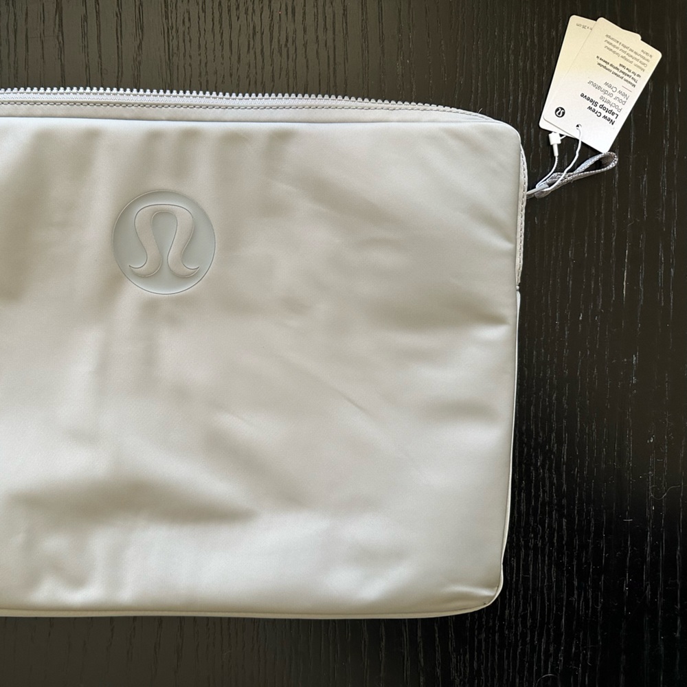 brand new limited edition lululemon new crew laptop sleeve